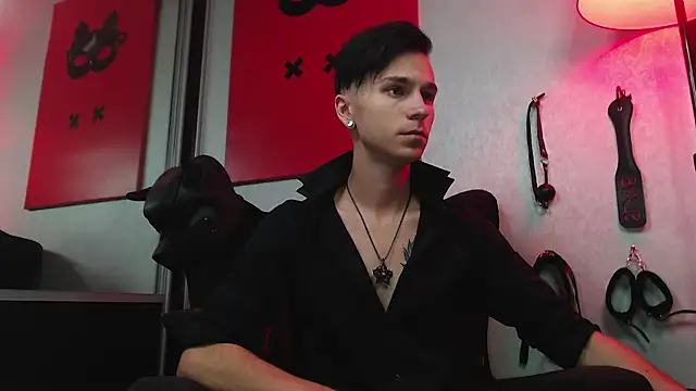 Joseph  Quinn online show from 03/07/25, 11:18