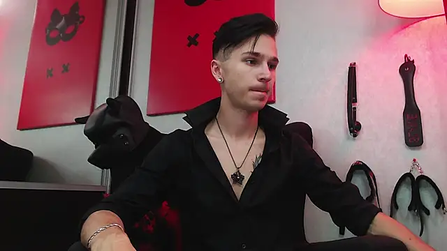 Joseph  Quinn online show from 03/17/25, 09:55