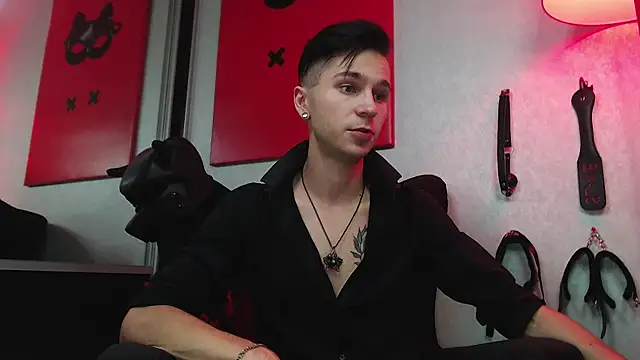 Joseph  Quinn online show from 03/17/25, 12:57