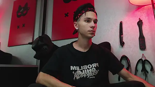 Joseph  Quinn online show from 03/22/25, 11:53