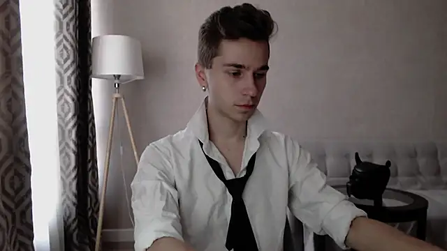 Joseph  Quinn online show from 09/30/25, 05:01