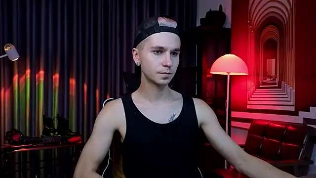 Joseph  Quinn online show from 05/06/26, 03:57