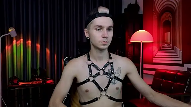 Joseph  Quinn online show from 05/10/26, 04:28