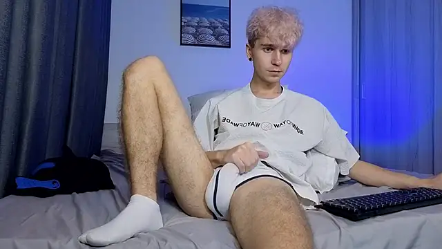 Joseph  Quinn online show from 05/22/26, 04:34