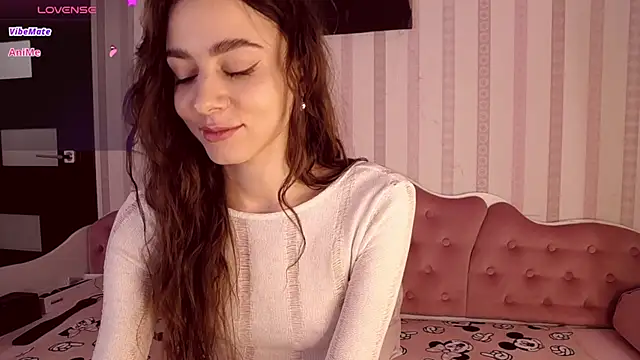 Snapshot of AliceNikke chatting on 12/15/24, 08:25 AliceNikke online show from 12/15/24, 08:25