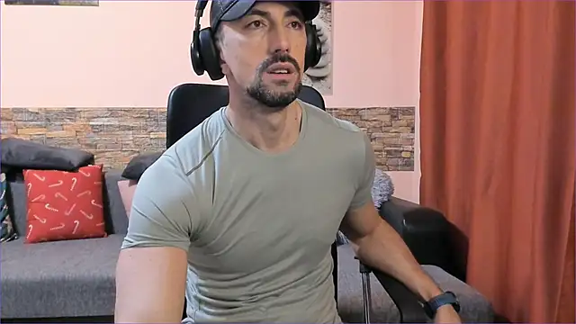 HotHunkTrainer online show from 02/24/25, 09:21