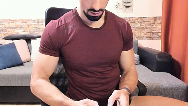 HotHunkTrainer online show from 11/26/25, 08:04