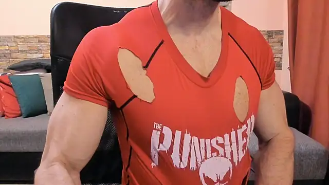 HotHunkTrainer online show from 04/17/26, 08:39