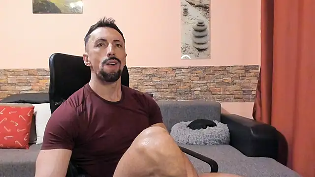 HotHunkTrainer online show from 05/02/26, 08:41