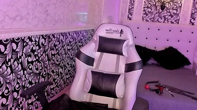 Snapshot of Foxy_Slave chatting on 01/19/25, 01:01 Foxy Slave online show from 01/19/25, 01:01