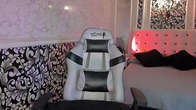 Snapshot of Foxy_Slave chatting on 03/08/25, 07:20 Foxy Slave online show from 03/08/25, 07:20