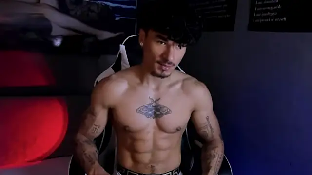 Snapshot of Thomas_Fit1 chatting on 04/21/26, 06:55 Thomas Fit1 online show from 04/21/26, 06:55