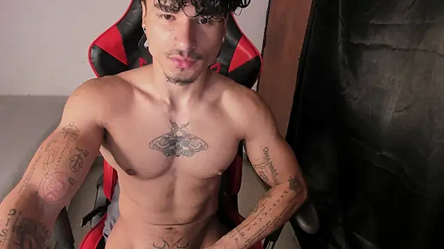 Snapshot of Thomas_Fit1 chatting on 06/01/26, 11:28 Thomas Fit1 online show from 06/01/26, 11:28