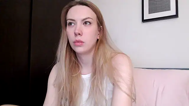 Snapshot of Scarlettford chatting on 11/07/25, 12:49 Scarlettford online show from 11/07/25, 12:49