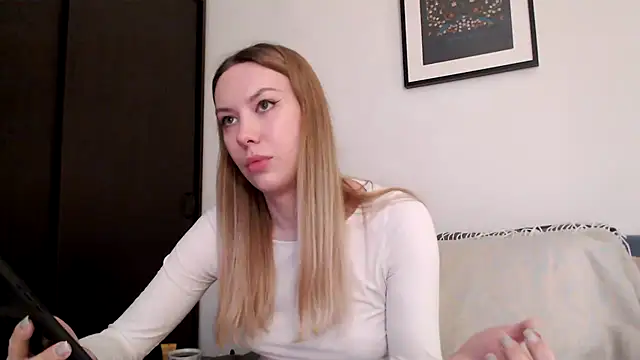 Snapshot of Scarlettford chatting on 01/18/26, 01:04 Scarlettford online show from 01/18/26, 01:04