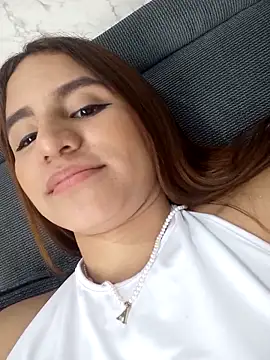 AnthonelaDuque online show from 02/10/25, 09:47