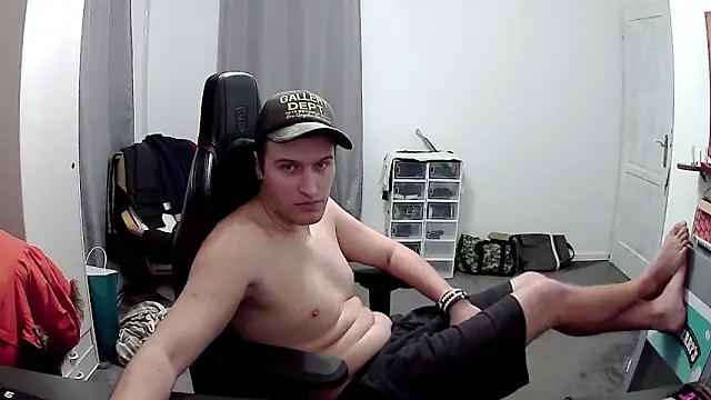 PKrisztian online show from 04/24/26, 08:33