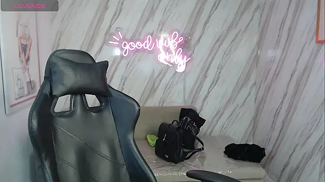 skeler lovd b  online show from 09/15/25, 01:00