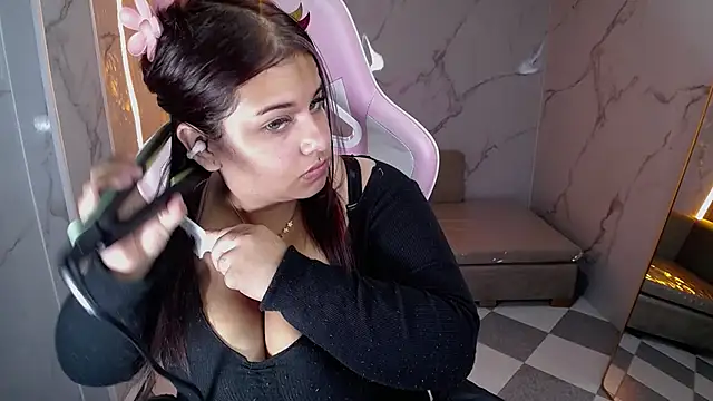 skeler lovd b  online show from 10/30/25, 01:01