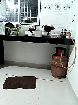 Snapshot of Selina_6 chatting on 12/21/24, 01:42 Selina 6 online show from 12/21/24, 01:42