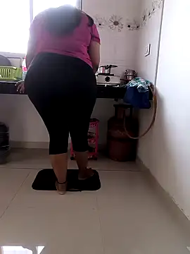 Snapshot of Selina_6 chatting on 01/09/25, 01:50 Selina 6 online show from 01/09/25, 01:50