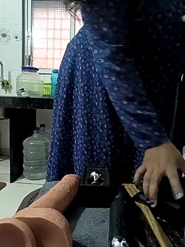 Snapshot of Selina_6 chatting on 02/02/25, 01:23 Selina 6 online show from 02/02/25, 01:23