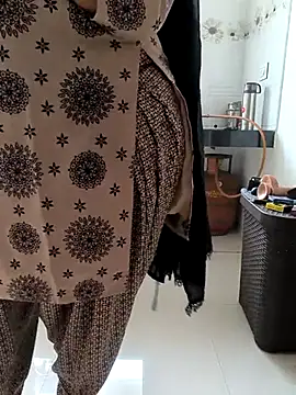 Snapshot of Selina_6 chatting on 02/10/25, 04:19 Selina 6 online show from 02/10/25, 04:19