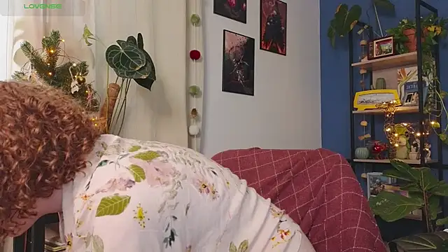 Snapshot of _lightmyfire chatting on 12/22/24, 11:00 lightmyfire online show from 12/22/24, 11:00