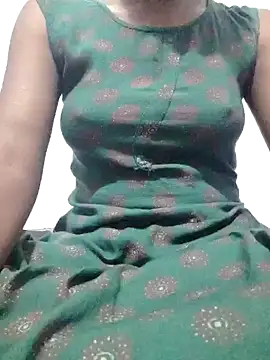 rituporna2004 online show from 12/19/24, 12:24