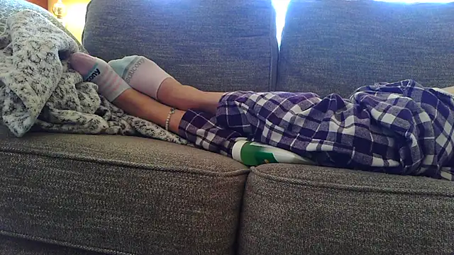 Snapshot of femgui69 chatting on 12/16/25, 02:55 femgui69 online show from 12/16/25, 02:55