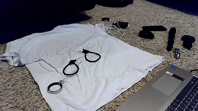 Snapshot of femgui69 chatting on 02/06/26, 02:42 femgui69 online show from 02/06/26, 02:42