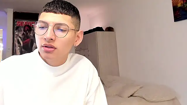 a lejandro 0 8 online show from 12/22/24, 07:42