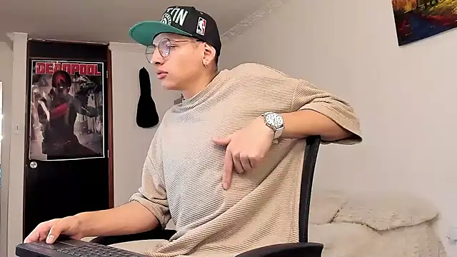 a lejandro 0 8 online show from 12/24/24, 09:00