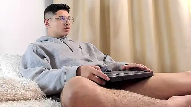 a lejandro 0 8 online show from 02/09/25, 03:11