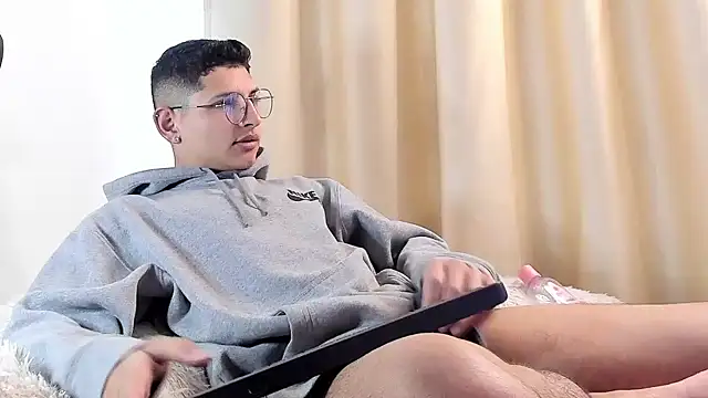 a lejandro 0 8 online show from 02/09/25, 01:03