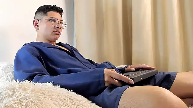 a lejandro 0 8 online show from 02/10/25, 03:03