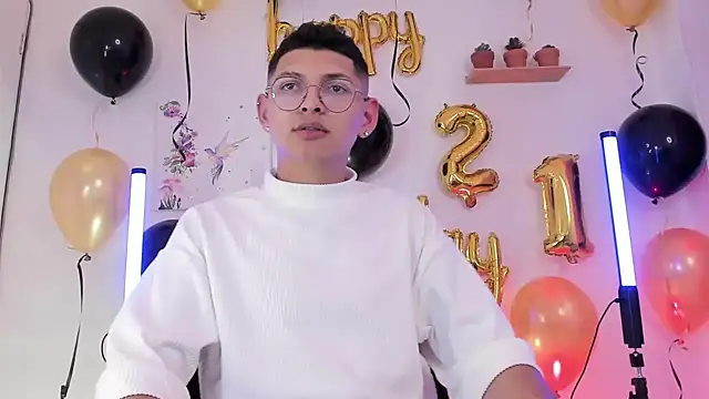 a lejandro 0 8 online show from 02/18/25, 10:58