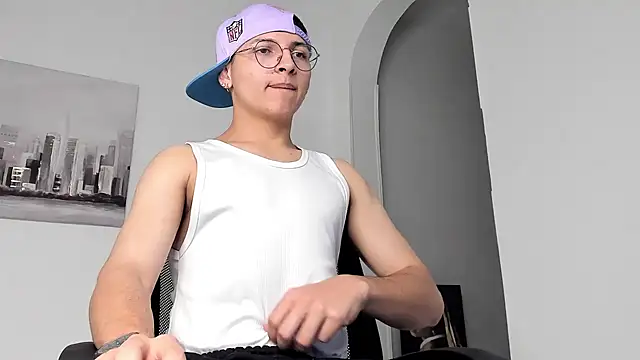 a lejandro 0 8 online show from 03/10/25, 02:17