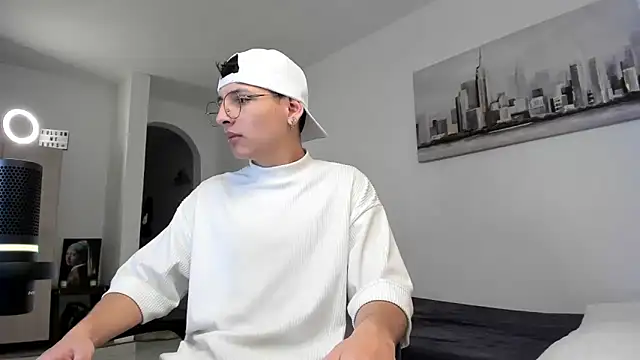 a lejandro 0 8 online show from 03/11/25, 12:50