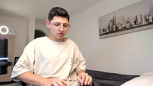 a lejandro 0 8 online show from 03/11/25, 10:20