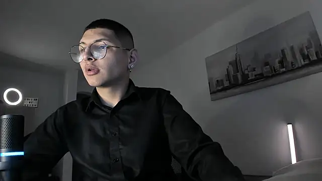 a lejandro 0 8 online show from 03/15/25, 12:47