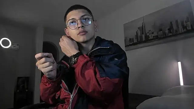 a lejandro 0 8 online show from 03/15/25, 10:57