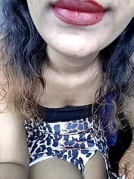 Snapshot of Leeeezzzz_roy chatting on 10/04/25, 06:17 Leeeezzzz roy online show from 10/04/25, 06:17