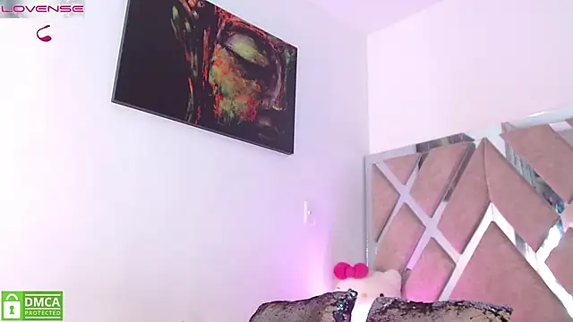 Snapshot of LauryMoons chatting on 02/04/26, 12:05 LauryMoons online show from 02/04/26, 12:05