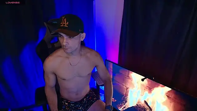 Snapshot of sexyboycolombi4 chatting on 06/30/26, 10:44 sexyboycolombi4 online show from 06/30/26, 10:44