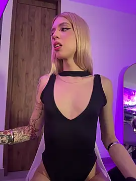Snapshot of Courtney_gonet chatting on 05/19/26, 01:56 Courtney gonet online show from 05/19/26, 01:56