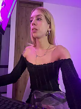 Snapshot of Courtney_gonet chatting on 06/01/26, 03:52 Courtney gonet online show from 06/01/26, 03:52