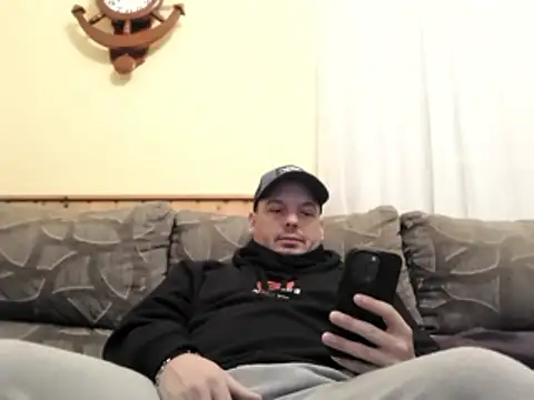 Jose HotLatino online show from 01/17/26, 04:33