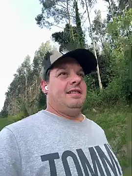 Jose HotLatino online show from 04/20/26, 02:42