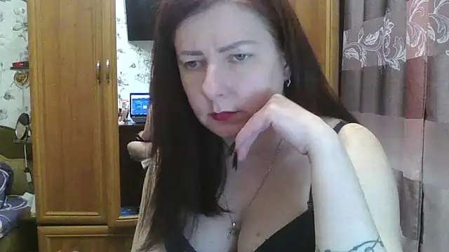 Snapshot of SophieNightAh chatting on 01/10/25, 02:02 SophieNightAh online show from 01/10/25, 02:02